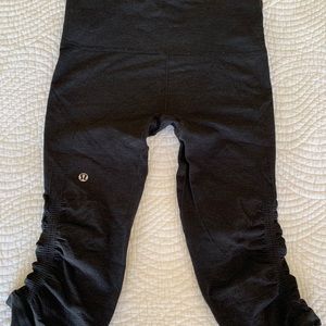 Lululemon Women compression yoga Capri legging
